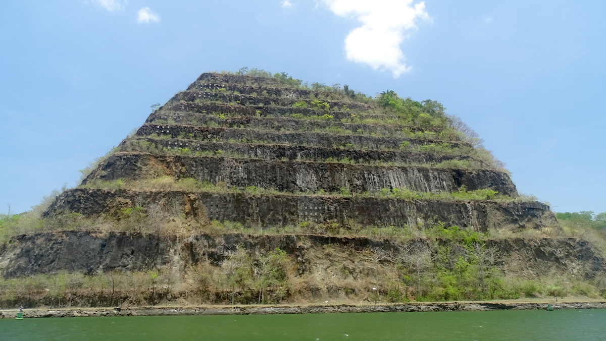 Cerro Cucaracha, canal de Panamá