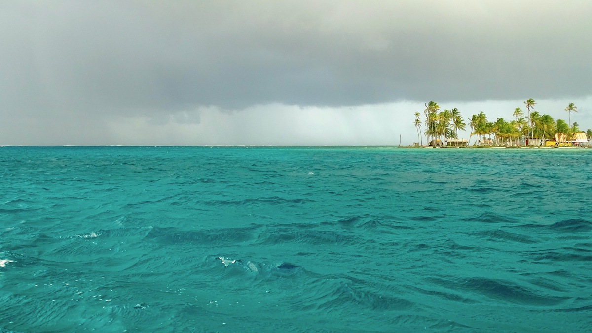 Tormenta y isla, Cayo Limón Este, Guna Yala