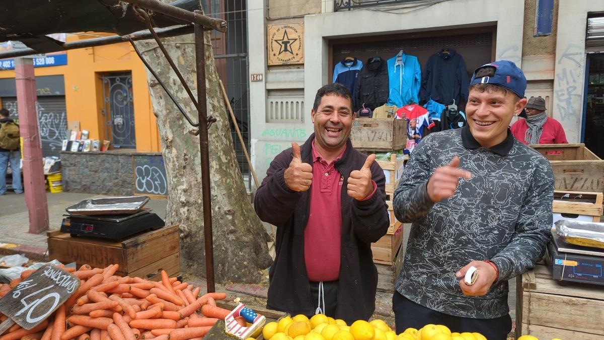 Vendedores de verduras, Tristan Narvaja, Montevideo, Uruguay