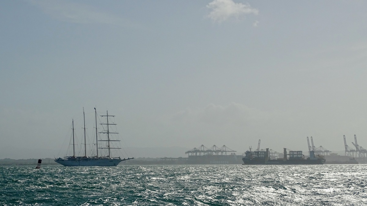 Yacht de chárter Star Clipper en Bahía Limón, Panamá