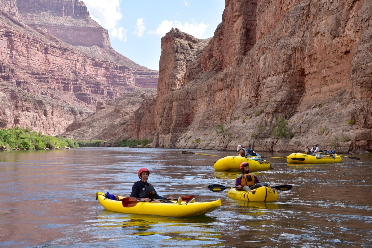 Balsas y kayak en el Gran Cañón