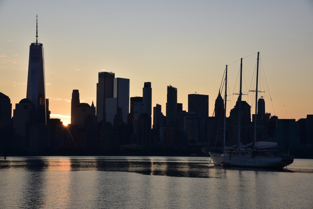 Yate Arabella Frente Bajo Manhattan de la madrugada