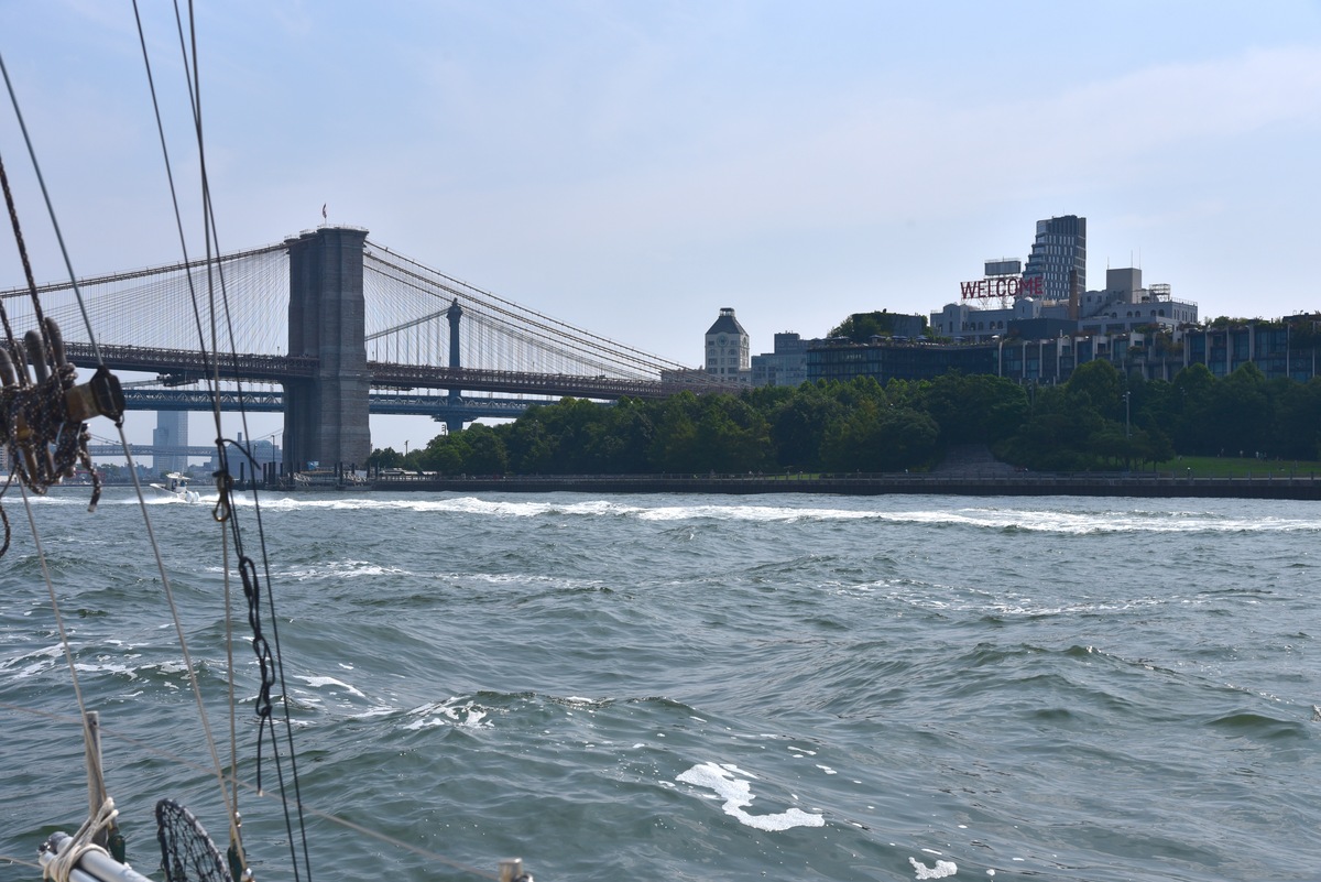 La entrada desde la Bahía Superior de Nueva York al Río Este