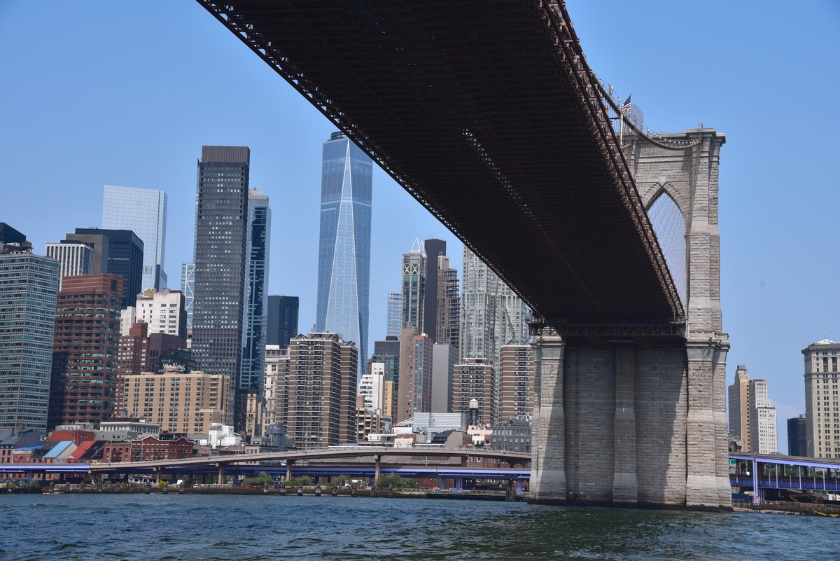 Puente Brooklyn desde abajo