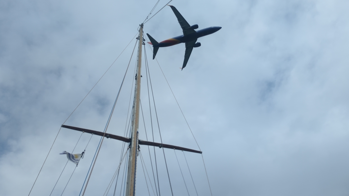 Salida de avión desde el aeropuerto Logan