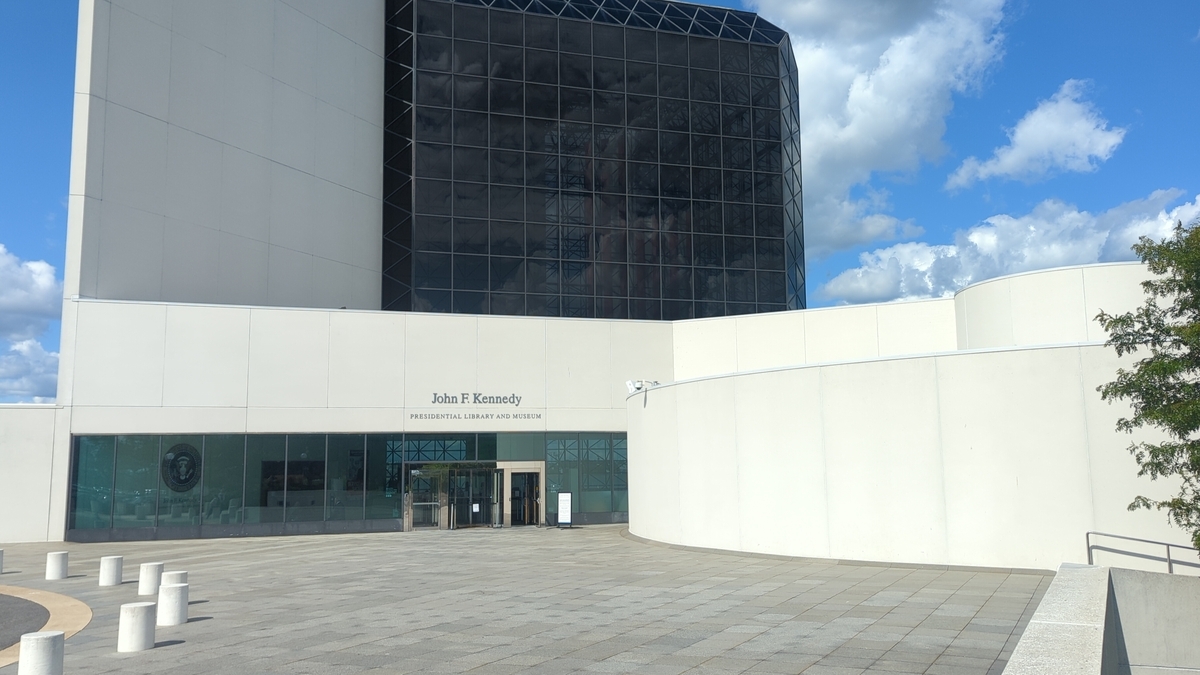 Entrada de la biblioteca de John F. Kennedy