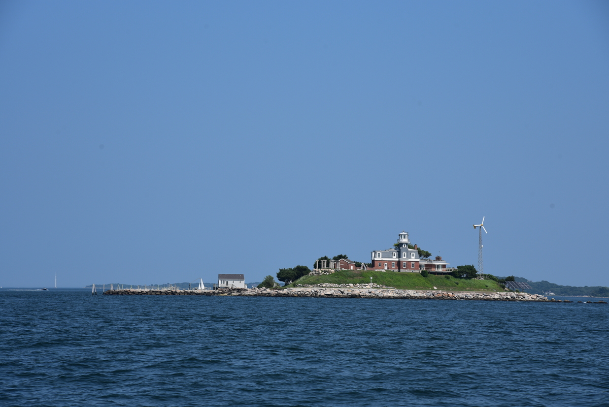 North Dumpling. El faro al extremo oeste del estrecho de la Isla Fishers