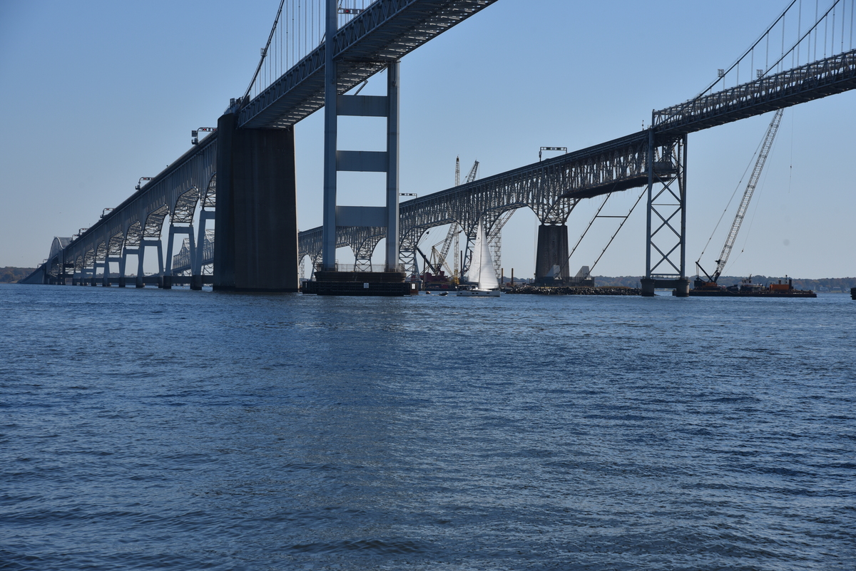 Puente de la Bahía Chesapeake hacia el este desde abajo