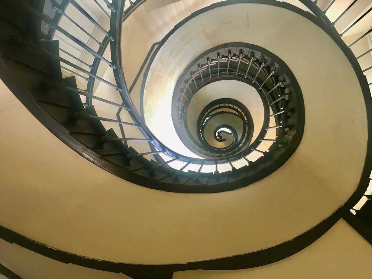 Escalera espiral en Casa Rivera, Ciudad Vieja, Montevideo