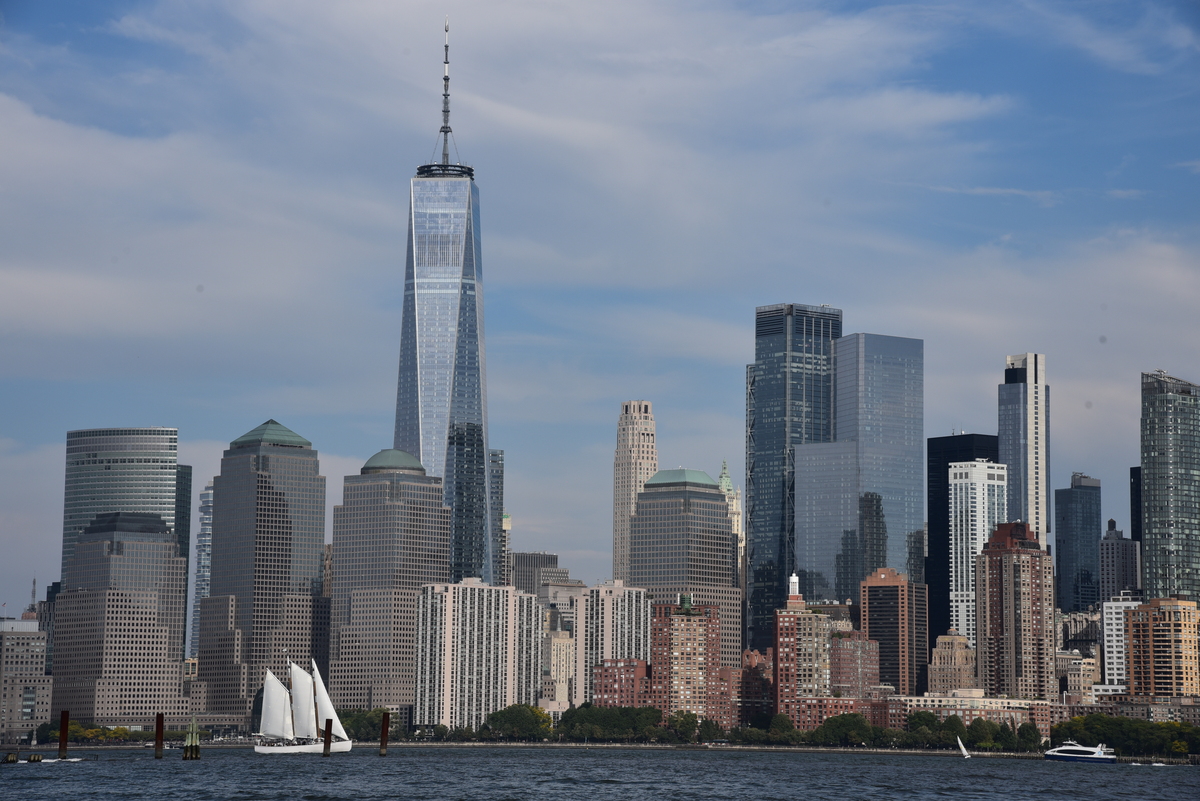 Bajo Manhattan desde la bahía al norte de la Isla Ellis