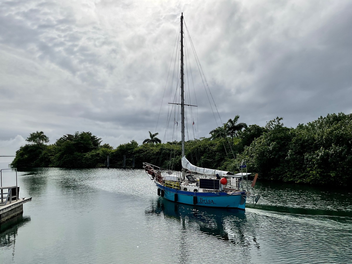 Brisa sailing out of Shelter Bay, Panama