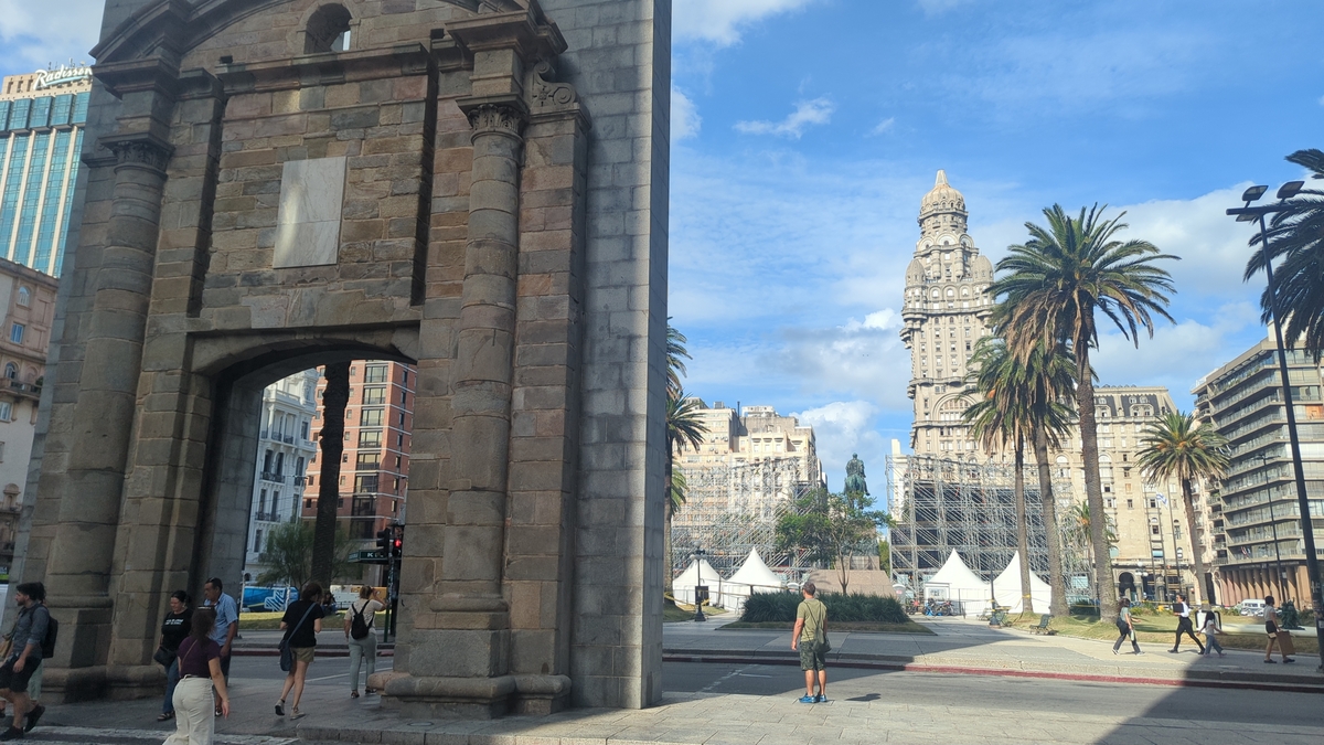 Vista de Plaza Independencia, Montevideo ante la inaguración de Yamandu Orsi
como Presidente