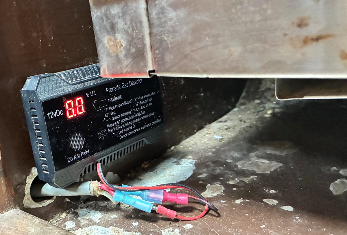 Detector de gas bajo el horno