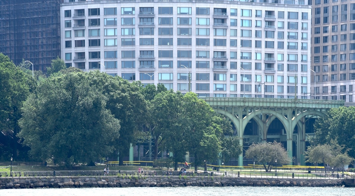 La comienza del parque Riverside y la autopista West Side de Manhattan