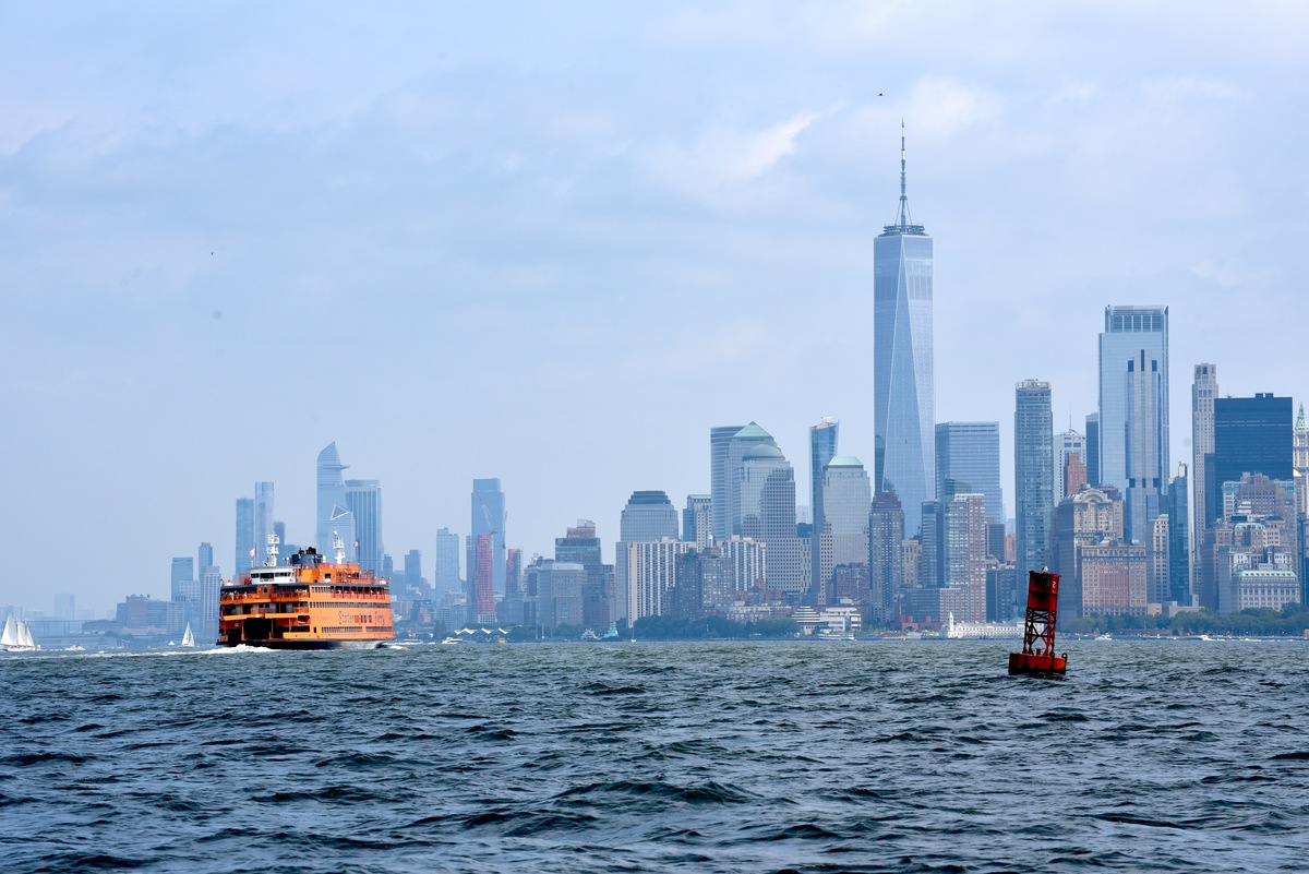 El ferry de Staten Island aproximando a Manhatten