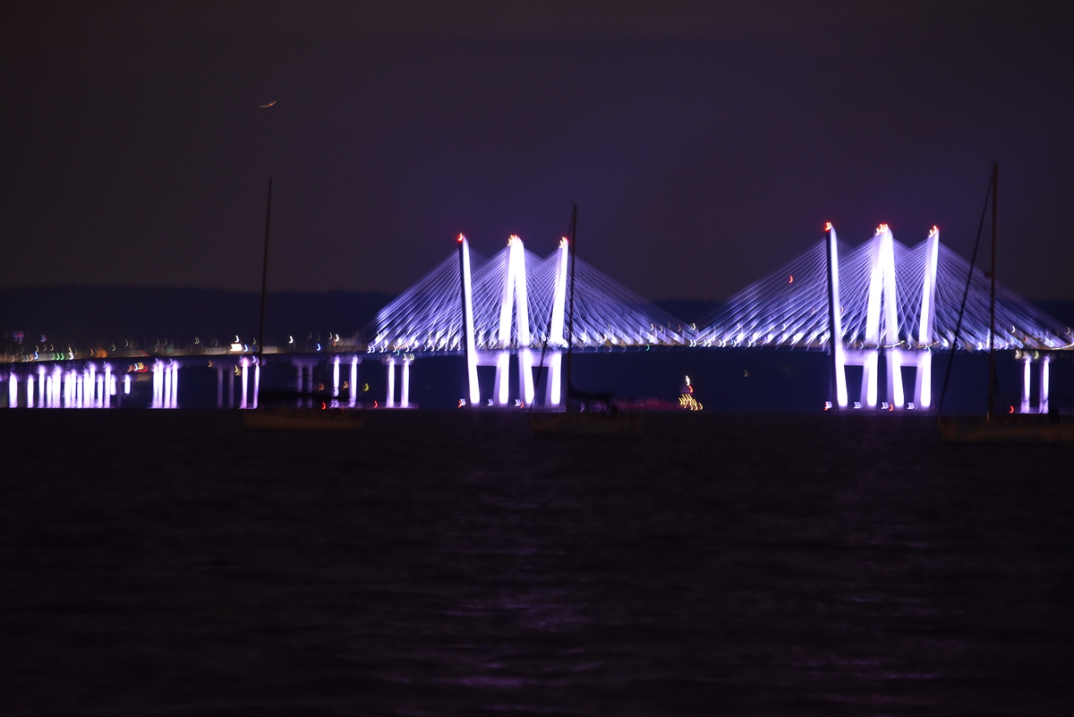 El Puente Tappan Zee de noche