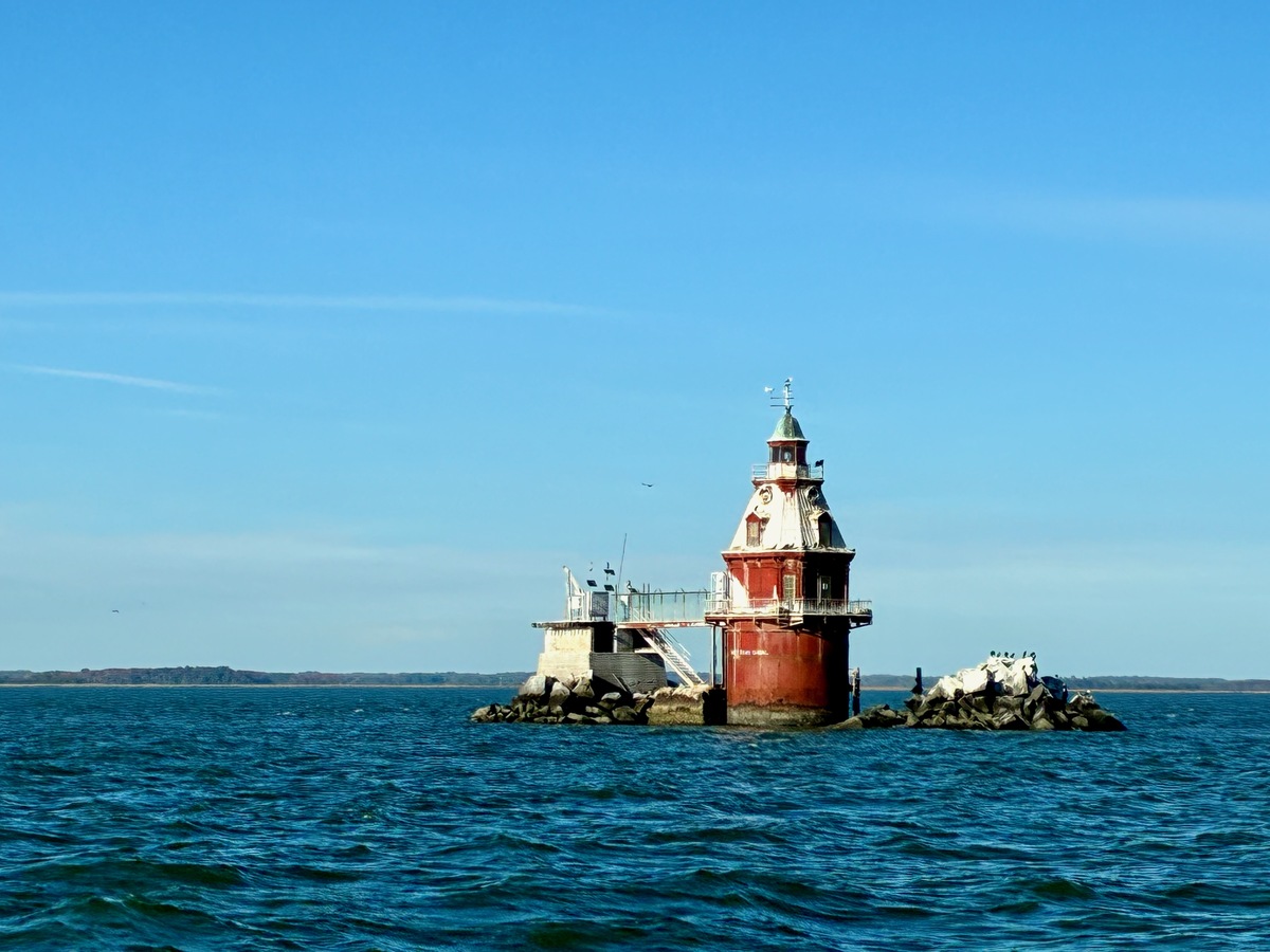 Faro en la Bahía Delaware